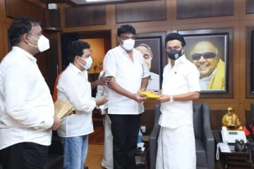 திமுகவில் இணைந்த ரஜினி மக்கள் மன்ற மாவட்ட செயலாளர் கேவிஎஸ் சீனிவாசன்!