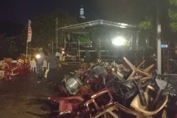 யாழ்ப்பாணத்தில் மினி சூறாவளி; தூக்கி எறியப்பட்ட கதிரைகள்