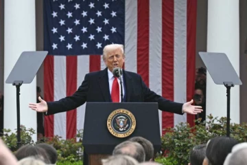 சீன பொருட்களுக்கு மட்டும் எகிறிய வரி ; ஏனைய நாடுகளுக்கு இடைநிறுத்தம்