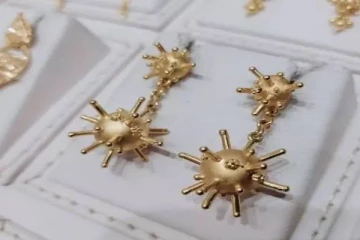 பெண்களின் கம்மலையும் விட்டுவைக்காத கொரோனா - மதுரையில் நடந்த சம்பவம்