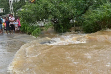 24 மணித்தியாலங்களுக்கு நீடிக்கப்பட்ட வௌ்ள அபாய எச்சரிக்கை