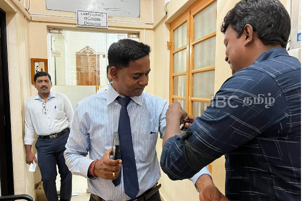 யாழ் வைத்தியசாலைகளில் கறுப்புப் பட்டி அணிந்து போராட்டம் | Protest Teaching Hospital Jaffna Wearing Black Bar