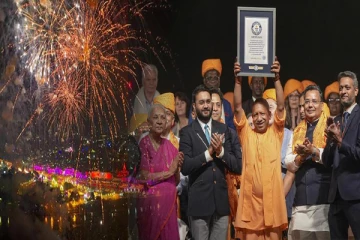 22 இலட்சம் அகல் விளக்குகள் படைத்த கின்னஸ் சாதனை