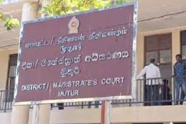 தமிழர் தலைநகரில் ஐஸ் போதைப்பொருளுடன் சிக்கிய இருவர் | Two Arrested With Ice Drugs In Trinco தமிழர் தலைநகரில் ஐஸ் போதைப்பொருளுடன் சிக்கிய இருவர் | Two Arrested With Ice Drugs In Trinco