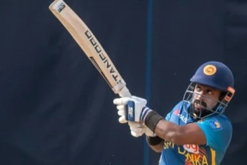 கொழும்பு ஒருநாள் போட்டி: அவுஸ்திரேலியாவிடம் அரைசதம் விளாசி கெத்து காட்டிய இலங்கை வீரர்கள்