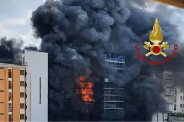 இத்தாலியில் 8 மாடி கட்டிடத்தில் தீ விபத்து: 100க்கும் மேற்பட்டோர் வீடற்று தவிப்பு