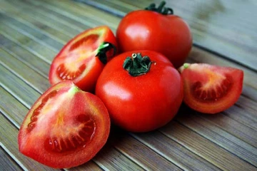 உயிருக்கு ஆபத்தை விளைவிக்கும் தக்காளி: எச்சரிக்கை காணொளி இதோ