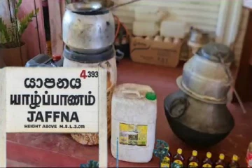 யாழில் சட்டவிரோத கசிப்பு உற்பத்தி: பெண் உட்பட மூவர் கைது (படங்கள்)