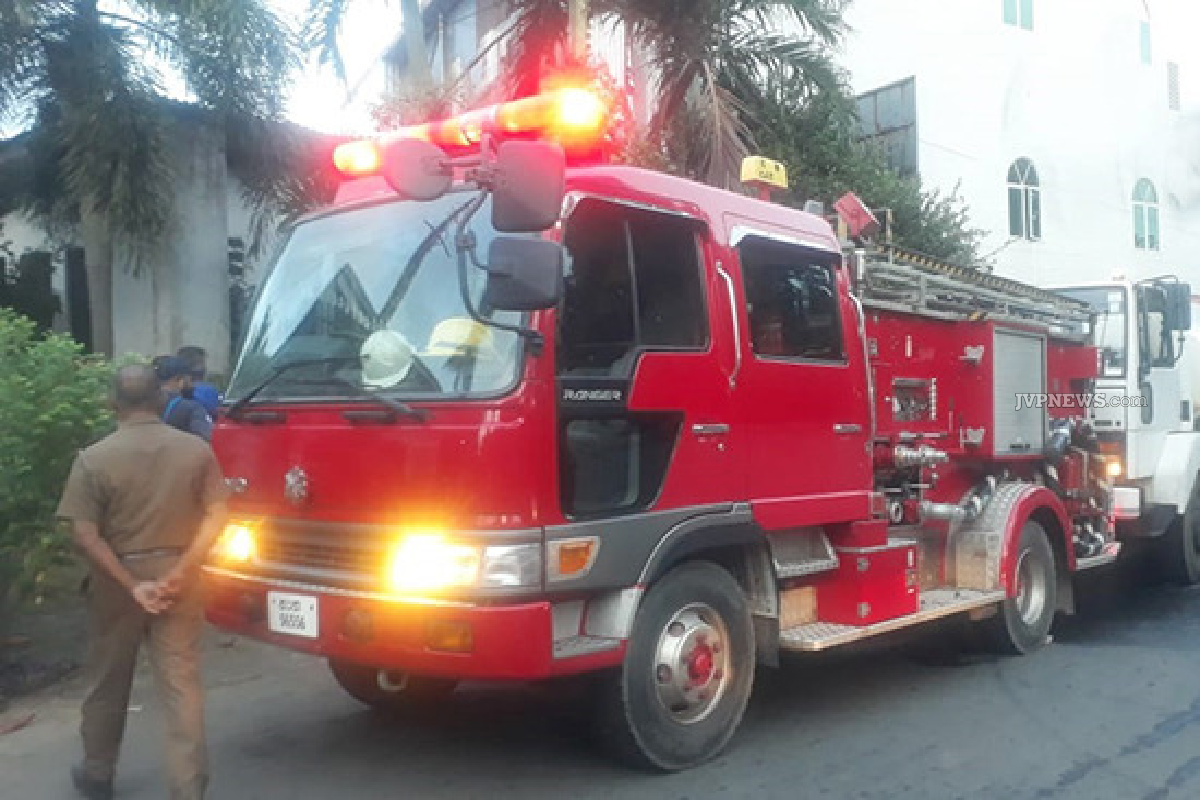 தீ விபத்தில் சிக்கிய மூன்று வீடுகள் ; நொடியில் தப்பிய உயிர்கள் | Three Houses Caught In Fire