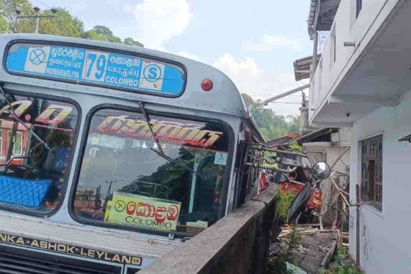 நொடியில் மாறிய வாழ்க்கை ; வீதி விபத்தில் ஒருவர் பலி | One Killed In Gampola Kandy Road Accident