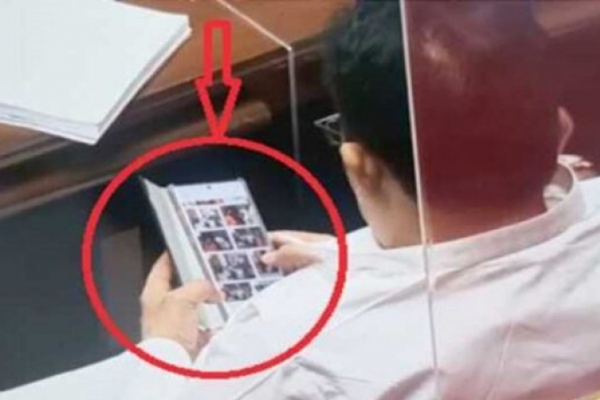 சட்டப்பேரவையில் ஆபாச படம் பார்த்து சிக்கிய காங்கிரஸ் உறுப்பினர் | Parlianment Member Congress Movie