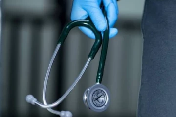 வவுனியாவில் மருத்துவர்கள் - இராணுவவீரர்  உட்பட 76 பேருக்கு கொரோனா!