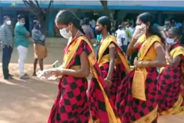 உதயசூரியன் புடவை அணிந்துவந்த பெண்களை திருப்பி அனுப்பிய போலீஸ் - சிவகாசியில் பரபரப்பு