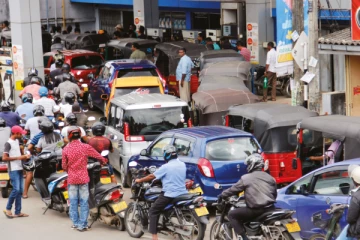 ව්‍යාජ ඉන්ධන ටැංකි සවි කල වාහනයක් අල්ලයි