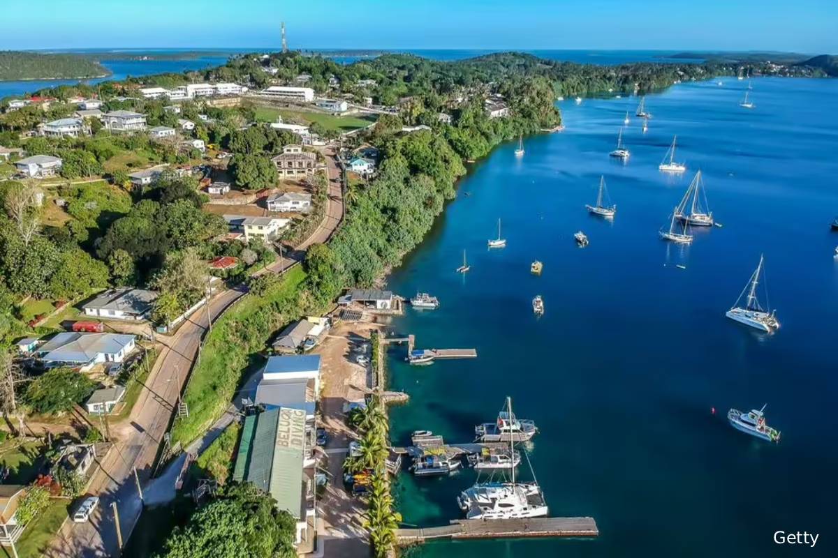 தென் பசிபிக் நாடொன்றில் பாரிய நிலநடுக்கம்: ஒலித்த சுனாமி எச்சரிக்கை சைரன்கள் | 7 6 Magnitude Earthquake Strike Tonga