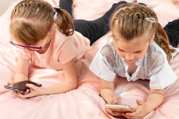 16 வயதிற்குட்பட்ட சிறுவர்கள் சமூக ஊடகங்களை பயன்படுத்த தடை | Children Under 16 Are Banned Using Social Media 16 வயதிற்குட்பட்ட சிறுவர்கள் சமூக ஊடகங்களை பயன்படுத்த தடை | Children Under 16 Are Banned Using Social Media