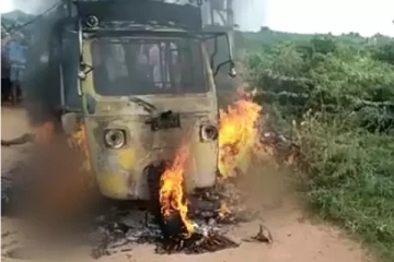 ஆட்டோ மீது மின் அழுத்த கம்பி விழுந்த விபத்தில் 8 பேர் உடல் கருகி உயிரிழப்பு..!