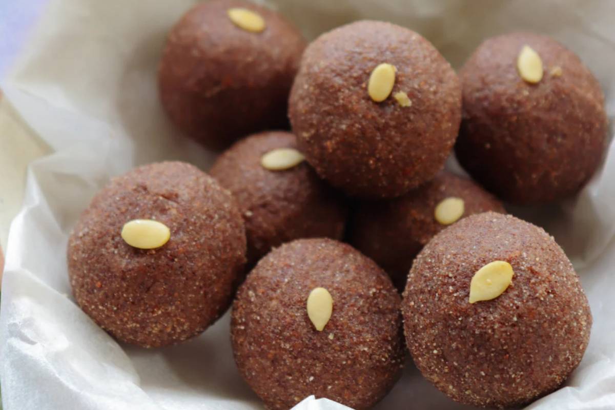 எலும்புகளை வலுப்படுத்த உதவும் சத்தான லட்டு.., எப்படி தயாரிப்பது? | Healthy Laddu Recipe In Tamil