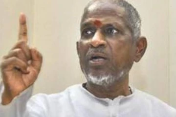 யார் காலிலும் விழாத இளையராஜா இவரை பார்த்ததும் விழுந்துட்டாரே? வைரலாகும் வீடியோ..