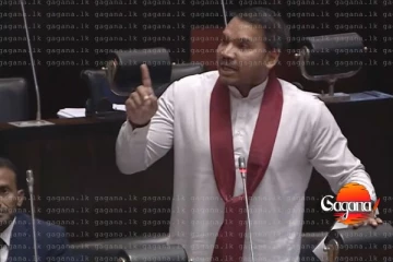 පන්නපු කන්ටේනර් ගැන තමන්ගෙන් ඇහුවට නාමල්ට යකා වැහෙයි - ආණ්ඩුවටම ලැජ්ජා හිතෙන අලුත් පනතක්