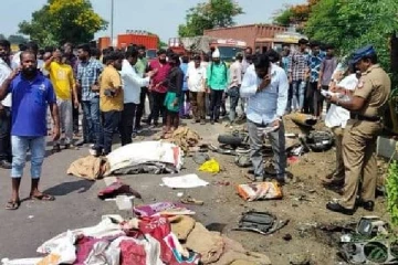 தமிழகத்தில் சாலையை கடக்க முயன்றவர்களுக்கு நேர்ந்த பரிதாபம்! 6 பேர் பலியான சோகம்