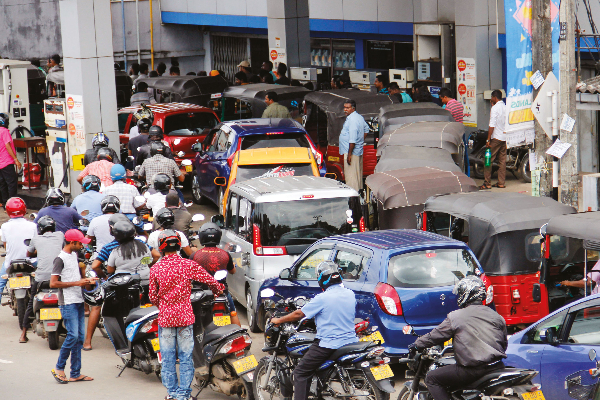 யாழ்ப்பாணத்தில் எரிபொருள் தட்டுப்பாடு? - ஐபிசி தமிழ்