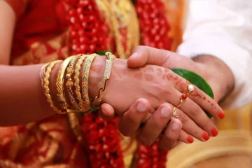 கோவிட் கட்டுப்பாடுகளை மீறி நடந்த திருமணம்! - நிகழ்வில் கலந்துகொண்டவர்களுக்கு ஏற்பட்ட நிலை
