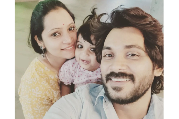 சன் டிவி மூன்று முடிச்சு சீரியல் நடிகர் நியாஸ் கானின் மனைவி மற்றும் மகளை பார்த்துள்ளீர்களா?... போட்டோவுடன் இதோ | Moondru Mudichu Serial Actor Niyaz Wife Photo