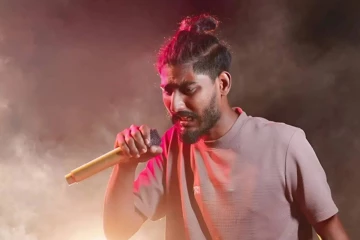 උතුරේ මියගියවුන් ගැන සින්දුවක් හැදූ සංගීතඥයා ත්‍රස්තවාදය වැළැක්වීමේ පනත යටතේ අත්අඩංගුවට