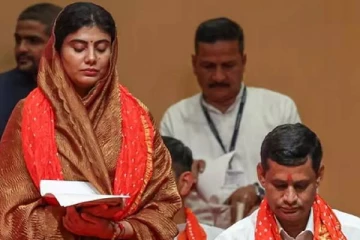 அமைச்சரானார் கிரிக்கெட் வீரர் ஜடேஜாவின் மனைவி.., யார் இந்த ரிவாபா?