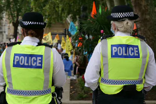 பிரித்தானியாவில் மருத்துவர் ஒருவரின் மோசமான செயல் | A Doctor S Bad Behavior In Britain