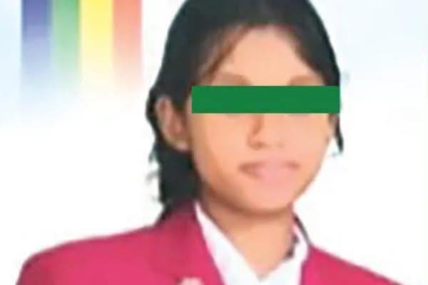 பேருந்தில் இருந்து தவறி விழுந்த உயர்தர மாணவி உயிரிழப்பு | Al Student Died After Falling From A Bus Kandy பேருந்தில் இருந்து தவறி விழுந்த உயர்தர மாணவி உயிரிழப்பு | Al Student Died After Falling From A Bus Kandy