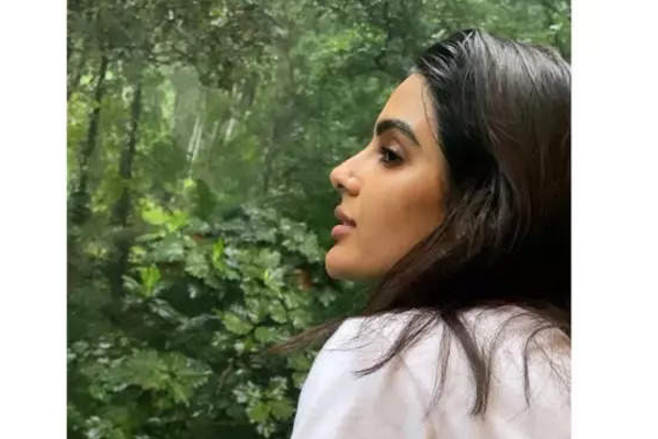 அச்சு அசல் நடிகை சமந்தாவை போலவே இருக்கும் பிரபல நடிகை.. யார் தெரியுமா, இதோ பாருங்க | Young Actress Look Alike Samantha