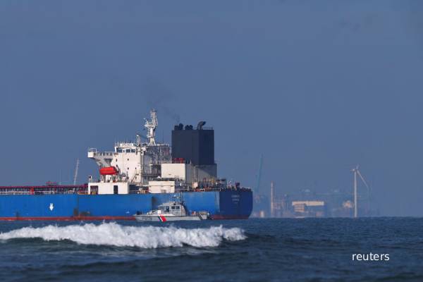 பிரான்சிடம் பல மில்லியன் யூரோ அபராதம் செலுத்திய உரிமையாளர்... ரஷ்யாவின் எண்ணெய் கப்பல் விடுவிப்பு | France Releases Russia Tanker பிரான்சிடம் பல மில்லியன் யூரோ அபராதம் செலுத்திய உரிமையாளர்... ரஷ்யாவின் எண்ணெய் கப்பல் விடுவிப்பு | France Releases Russia Tanker