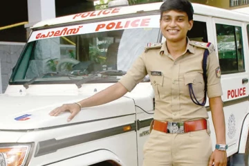 18ம் வயதில் கைக்குழந்தையுடன் தெருவில்... 14 ஆண்டுகளுக்கு பிறகு பொலிஸ்: சினிமாவை மிஞ்சும் சம்பவம்