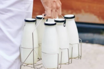 இலங்கையில் வீட்டை தேடி செல்லும் பால்!