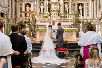 பிரான்ஸில் திருமணத்தை நிறுத்திய மேயர்!