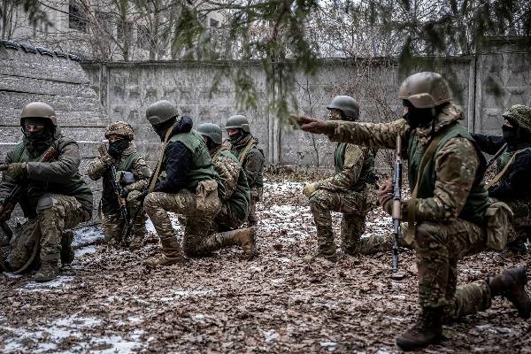 உக்ரைன் படைகள் சரணைந்தால் தங்களைக் காப்பாற்றிக் கொள்ளலாம்... ரஷ்யா மிரட்டல் | Ukrainian Troops Should Surrender உக்ரைன் படைகள் சரணைந்தால் தங்களைக் காப்பாற்றிக் கொள்ளலாம்... ரஷ்யா மிரட்டல் | Ukrainian Troops Should Surrender