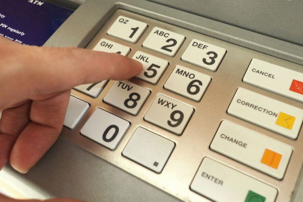 ATM அட்டையில் இருந்து 4 லட்சம் எடுத்தவருக்கு விளக்கமறியல் | Man Remanded For Withdrawing 4 Lakh From Atm Card