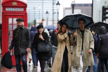 பிரிட்டனை மிரட்டும் கொரோனா வைரஸ்! ஒரே நாளில் இவ்வளவு பாதிப்பா? வெளியான அதிர்ச்சி தகவல்