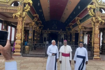 நல்லூர் கந்தனை தரிசித்த பாப்பரசரின் இலங்கைக்கான பிரதிநிதி!