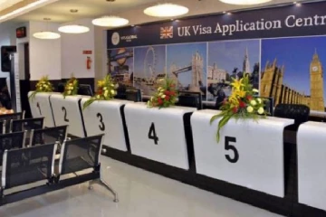 கராச்சியில் உள்ள பிரித்தானியா விசா அலுவலக டிவியில் ஓடிய ஆபாச வீடியோ: மக்கள் அதிர்ச்சி