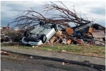 100 பேரை பலி வாங்கிய சூறாவளி காற்று : அமெரிக்காவில் சோகம்