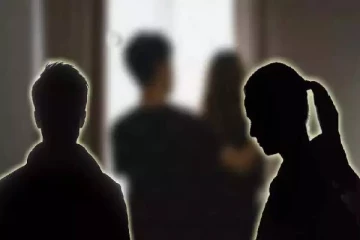 கள்ளக்காதல் கொடூரம் ; காதலியை துண்டு துண்டாக வெட்டி எரித்த காதலன்