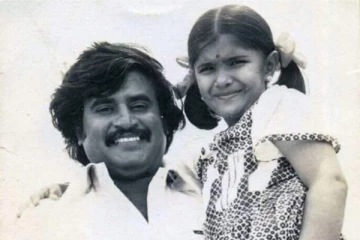 சூப்பர் ஸ்டார் ரஜினி தூக்கி வைத்திருக்கும் அந்த தமிழ் சினிமாவின் பிரபலம் யாரென்று தெரியுமா?