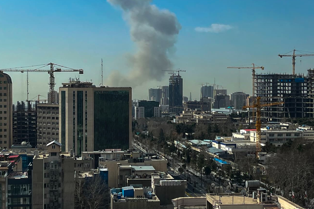 மூன்றாவது நாளாகவும் ஈரான் மீது அமெரிக்கா கடும் தாக்குதல் | Us Launches Heavy Attacks On Iran Third Day மூன்றாவது நாளாகவும் ஈரான் மீது அமெரிக்கா கடும் தாக்குதல் | Us Launches Heavy Attacks On Iran Third Day