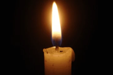 அதிர்ச்சி... பிரபல இயக்குனர் திடீர் மரணம்! கடும் சோகத்தில் கதறும் திரையுலகம்!