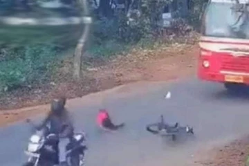 கண்ணிமைக்கும் நேரத்தில் உயிர் பிழைத்த சிறுவன்! வைரலாகும் திக் திக் வீடியோ