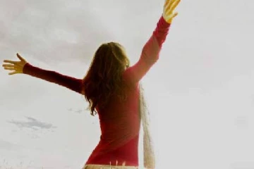 வெளியுலகத்தில் உத்தமன்! வேஷம் போட்டு மாற்றுத்திறனாளி நடிகையிடம் கைவரிசை காட்டிய இயக்குனர்...