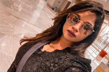 கிளாமர் லுக்கில் அசத்தும் நடிகை கேப்ரியல்லா செல்லஸ்!! ரீசெண்ட் புகைப்படங்கள்..